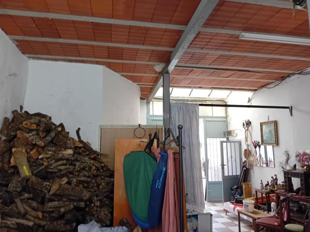 Casa en venta en Viso del Marqués. Casa en venta en Viso del Marqués, 198 m, patio de 30 m, nave y cámara. Ideal para reformar, en pleno centro. Casas Viso del.