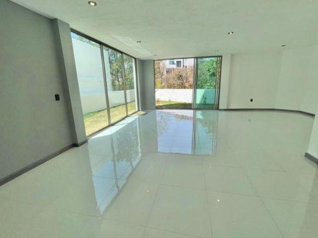 Casa en venta en Vistas Altozano con excelentes acabados y espacios para tu familia