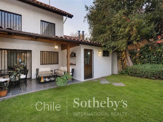 Casa en Venta en Vitacura, sector residencial