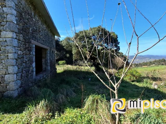 Casa en venta en Voto. Oportunidad única en Voto Encanto Rústico con Vistas EspectacularesBienvenido a esta encantadora propiedad ubicada en Candiano, a. Casas.