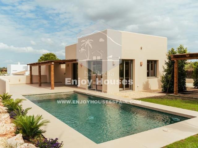 Casa en venta en Xàbia, Cap Martí El Tossalet Pinomar. Villa Loma Villa de Lujo Estilo Ibicenco en Las Lomas Del Rey, Jávea. Casas.