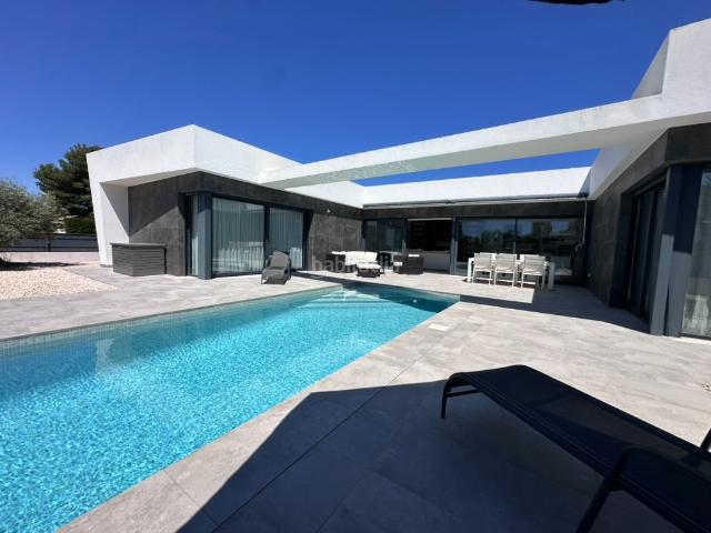 Casa en venta en Xàbia, La Granadella Costa Nova. Villa lista a entrar 3 dormitorios. Casas.