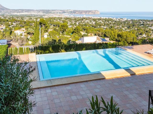 Casa en venta en Xàbia, La Granadella Costa Nova. Impresionate villa a la venta en Jávea con vistas panorámicas a la Bahia de Jávea. Casas.