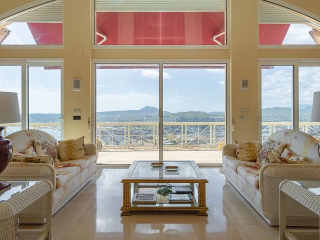 Casa en venta en Xàbia, Puerto. Villa Amara, una joya mediterránea en Cuesta San Antonio con unas vistas al mar incomparables. Casas.