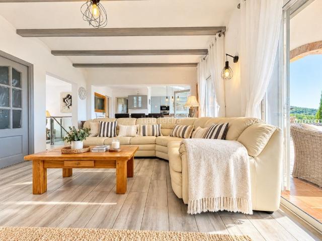 Casa en venta en Xàbia, Partida Comunes Adsubia. Villa renovada orientada al sur con apartamento independiente, en Jávea. Casas.