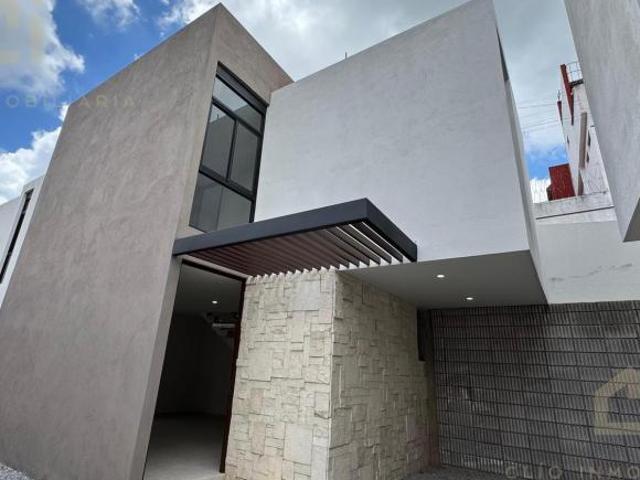 Casa en venta en Xalapa con 3 recámaras, vestíbulo y estacionamiento