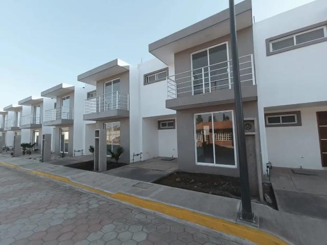Casa en venta en Xilotzingo con amenidades cerca de C.U