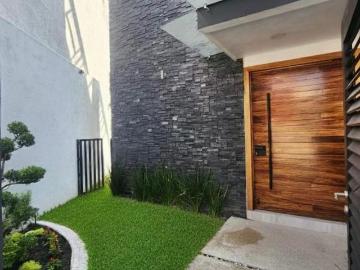 Casa en Venta en Xilotzingo I 5 Recámaras, Roof Garden y Seguridad