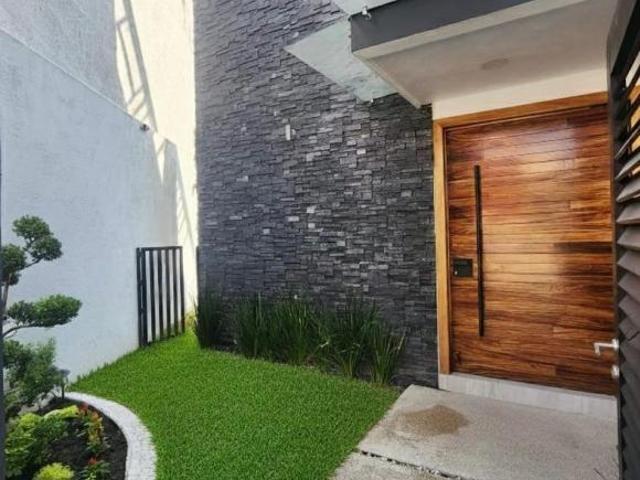 Casa en Venta en Xilotzingo I 5 Recámaras, Roof Garden y Seguridad
