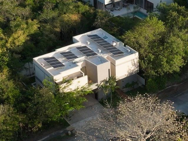 CASA EN VENTA EN YUCATÁN COUNTRY CLUB CON PANELES SOLARES