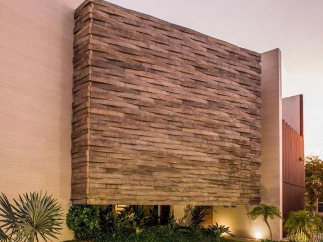 Casa en venta en Yucatan Country Club dentro de privada Tumin