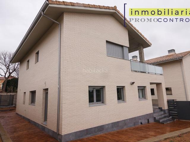 Casa en venta en Zuera. SE VENDE CASA INDEPENDIENTE DE 505 M², EN CALLE VAL ALTA EN ZUERA. Casas.