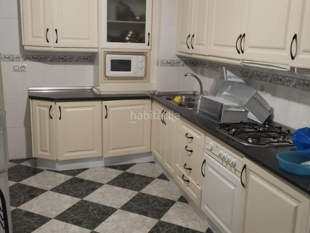 Casa en venta en Zafra. Edificio dos pisos más garaje de 100 mt. Casas.