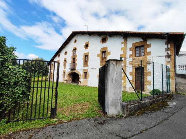 Casa en venta en Zaldibar. Caserío en el centro de Zaldibar. Casas.
