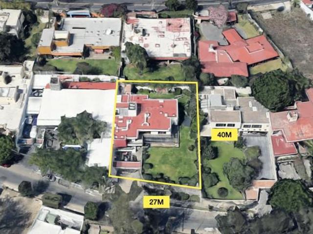 Extraordinaria ubicación y orientacion. Cinco habitaciones. Dos cuartos de servicio