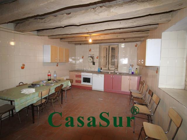 Casa en venta en Zaratán. ¡Amplia casa con muchísimas posibilidades, situada en el centro de Zaratán, a cinco kilómetros de Valladolid!. Casas.
