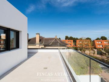 Casa en venta en Zaragoza, Montecanal. Exclusivo Chalet Pareado de Diseño con Jardín y Piscina Privada en Montecanal. Casas.