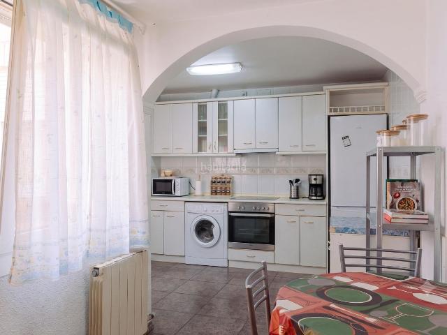 Casa en venta en Zaragoza, Casetas Villarrapa. Una casa en Casetas con un local que ayuda a pagarla. Casas.