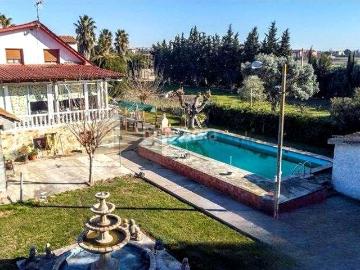 Casa en venta en Zaragoza, Casetas Villarrapa. Espectacular chalet en una finca de 5.000 m2. Casas.