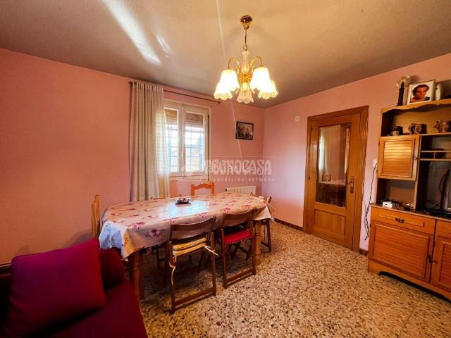 Casa en venta en Zaragoza, Garrapinillos. Casa en venta en Zaragoza. Casas.