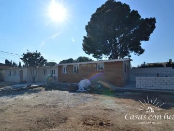Casa en venta en Zaragoza, Garrapinillos. Finca de 1.990 m con 4 chalets personalizables en Urbanización Paraiso Garrapinillos. Casas.