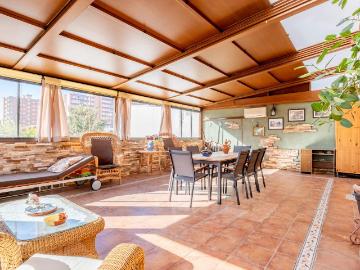 Casa en venta en Zaragoza, Santa Isabel. El lujo de vivir sin barreras en Santa Isabel espacio, luz y un garaje sin límites. Casas.