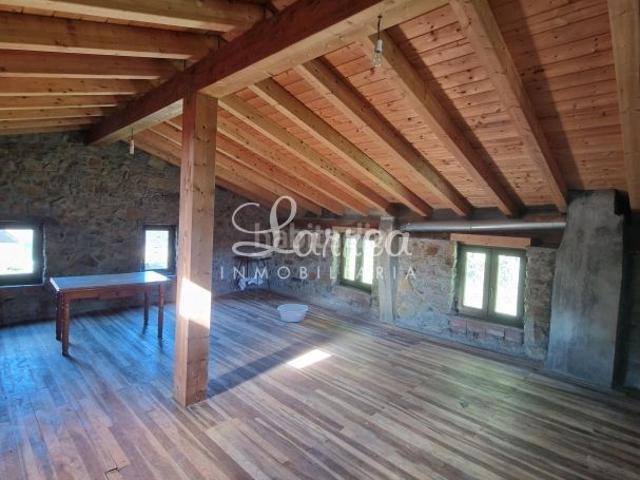 Masía en venta en Zeanuri. ZEANURI BASERRIA SALGAI SE VENDE CASERIO UNIFAMILIAR DE PIEDRA EN VENTA TEJADO ARREGLADO. Masías.
