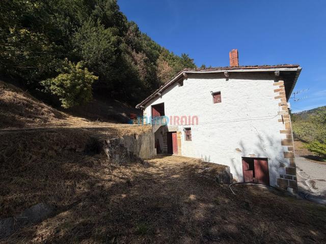Casa en venta en Zegama. EXCLUSIVA INMOIRAIN GOIKOETXALDE BASERRIA CON 2,1 HECTÁREAS EN ZEGAMA. Casas.