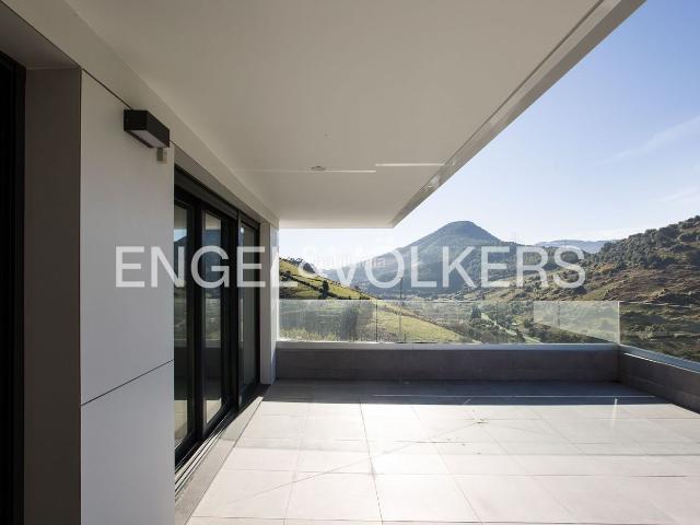 Casa en venta en Zierbena. Exclusivo chalet pareado de obra nueva con jardín y vistas al mar. Casas.
