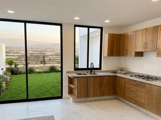Casa en venta en Zimaltá, en coto con alberca y vista panorámica! Entrega Inmediata