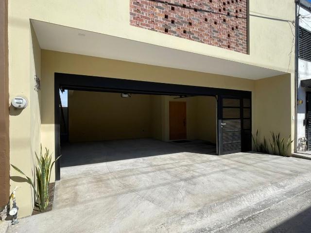 Casa en venta en zona Contry en Colonia Villa Los Pinos
