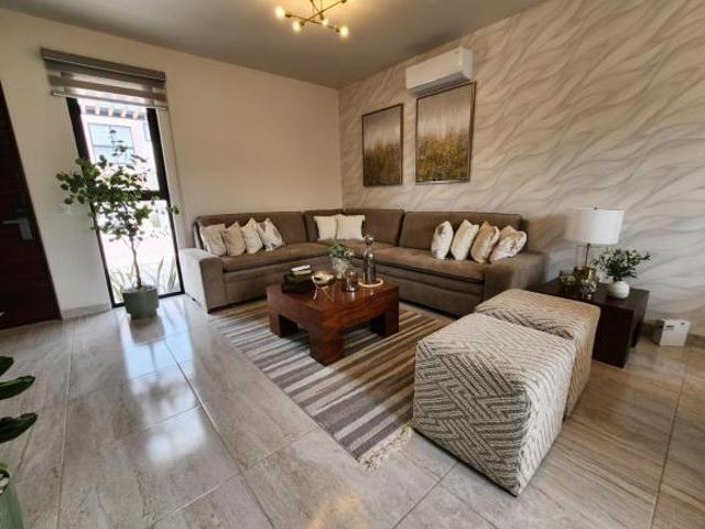 CASA EN VENTA, EN ZONA CAMPANARIO, QUERETARO