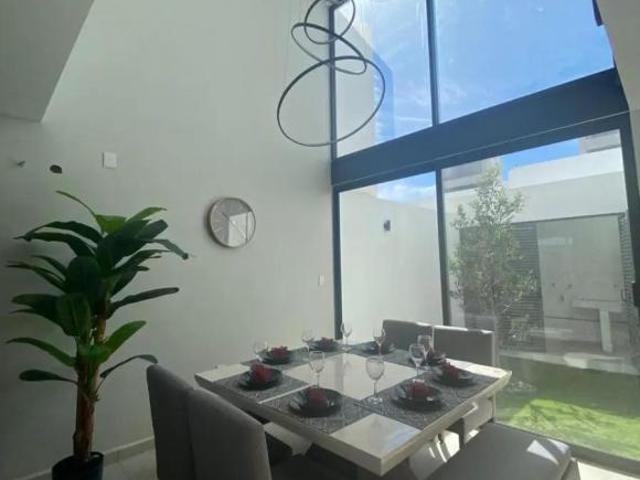Casa en Venta en Zona Candiles, Gran Ubicación, 3 Recamaras, una en PB, 3.5 Baño