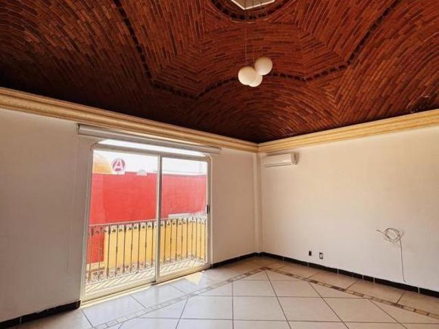 CASA EN VENTA, EN ZONA DORADA DE CUERNAVACA, AV. SAN DIEGO