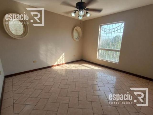 CASA EN VENTA EN ZONA DE PANAMERICANA