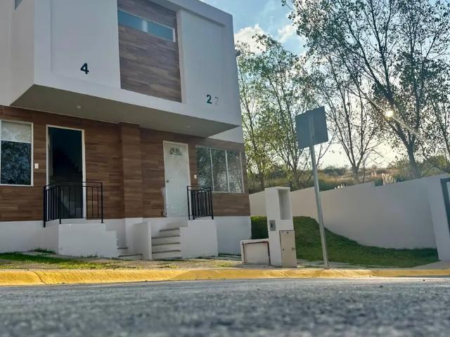 Casa en venta en zona exclusiva con vigilancia y áreas verdes aceptamos créditos
