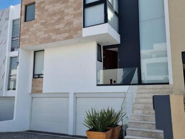 CASA EN VENTA EN ZONA PLATEADA