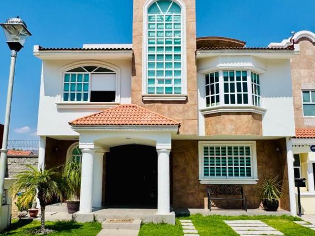 CASA EN VENTA EN ZONA PLATEADA CON 5 RECAMARAS, ZONA EXCLUSIVA