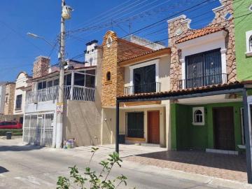 Casa en venta en zona Residencial Plaza Guadalupe Zapopan