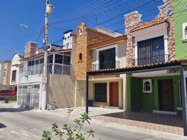 Casa en venta en zona Residencial Plaza Guadalupe Zapopan