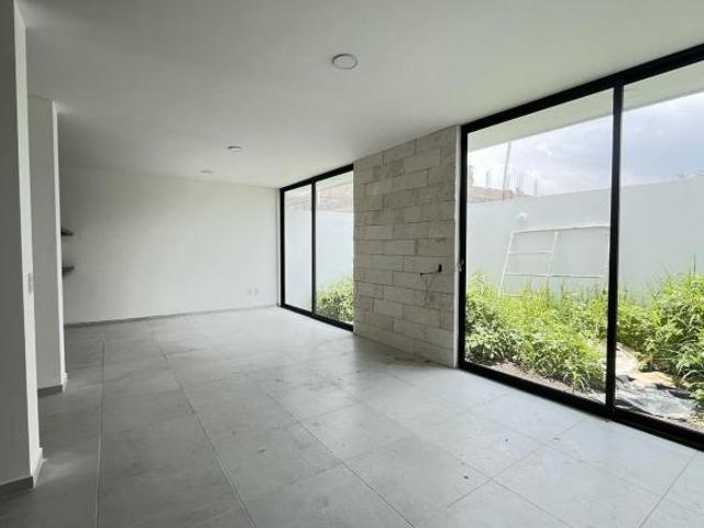 Casa en venta en zona Tejeda, 3 Recámaras, incluye recámara u oficina en PB