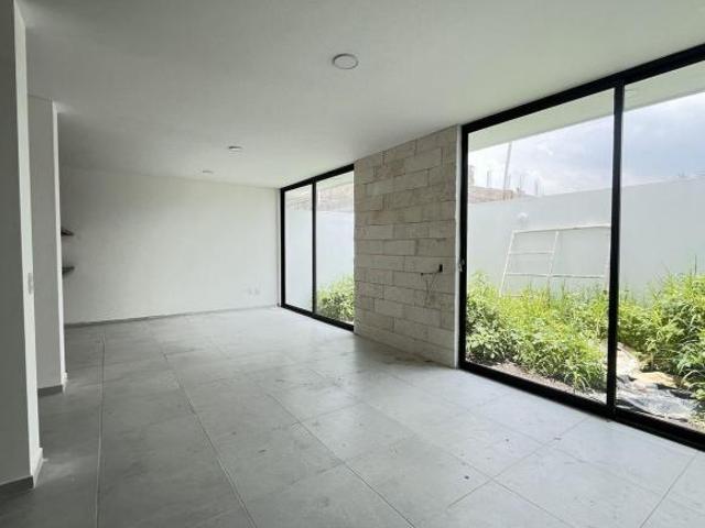 Casa en venta en zona Tejeda, 4 Recámaras, incluye recámara u oficina en PB
