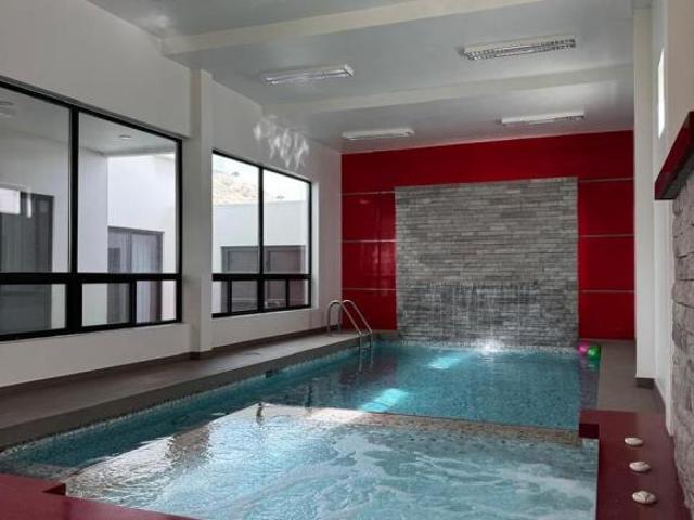 CASA EN VENTA EN ZONA VALLES CON ALBERCA TECHADA Y SALA DE CINE