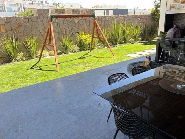 CASA EN VENTA EN ZONA VALLES EQUIPADA DE 4 REC?MARAS