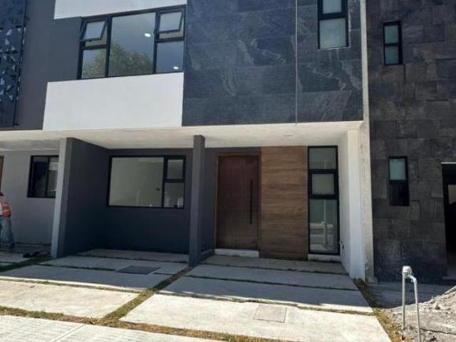 CASA EN VENTA EN 2 NIVELES CON 3 RECAMARAS Y SALA DE TV