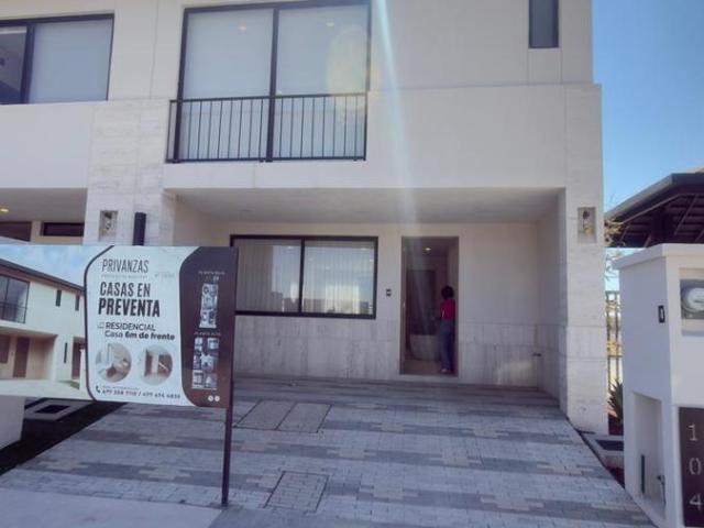 Casa en venta entrega inmediata PRIVANZAS