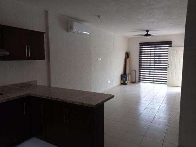 CASA EN VENTA EQUIPADA, COTO ALBERCA Y SEG. 24/7