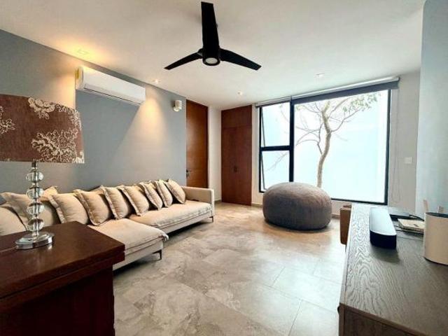 CASA EN VENTA EQUIPADA DE DOBLE ALTURA DE 3 HABITACIONES CON PISCINA
