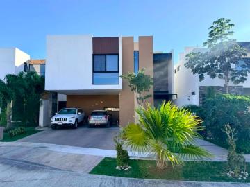 CASA EN VENTA EQUIPADA, 3 RECAMARAS, FAMILY ROOM, ALBERCA, PANELES, PRIVADA PARQUE NATURA, CHOLUL