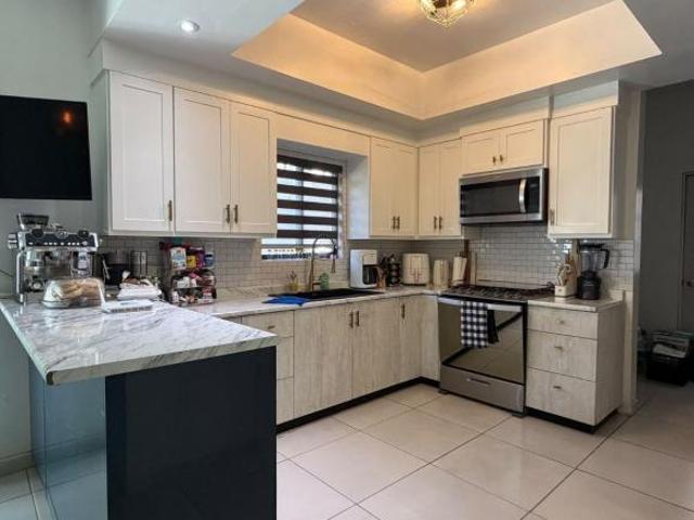 CASA EN VENTA EQUIPADA, 3 RECÁMARAS Y PATIO FRACC PRIVADO FCO VILLARREAL Y 4 SIGLOS CD JUÁREZ CHIH